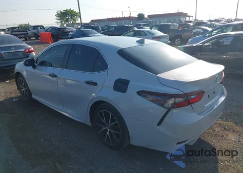 2022 Toyota Camry Se/Se Nightshade Edition z USA, uszkodzony, nr VIN 4T1G11AK2NU037158